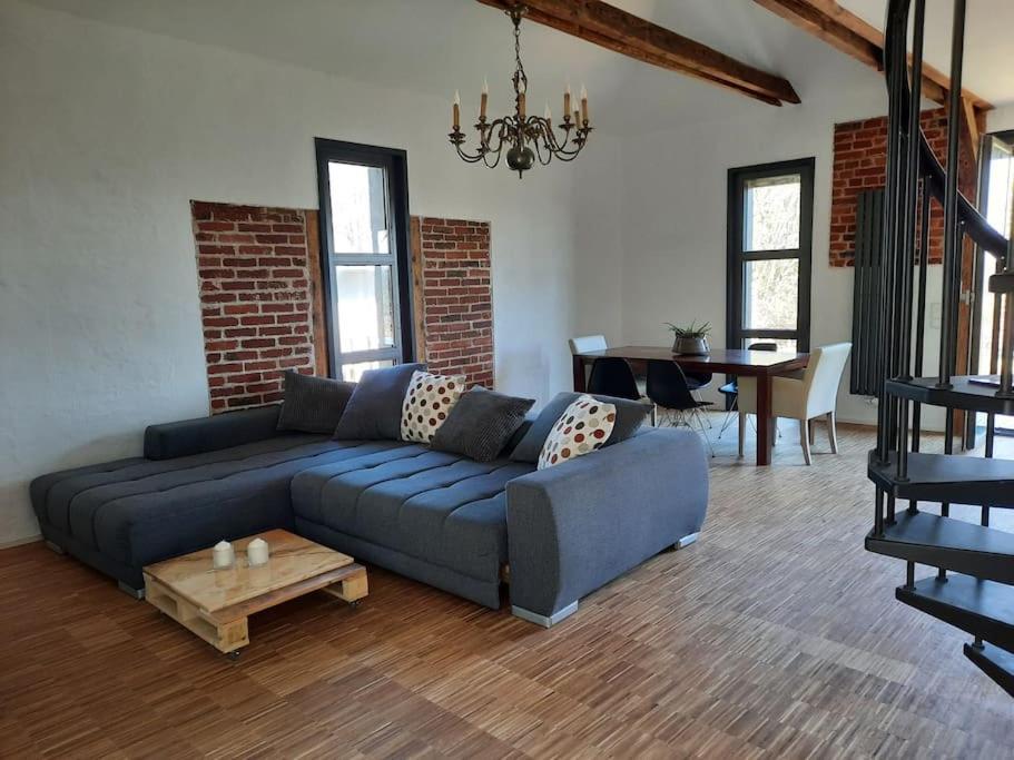 Lokschuppen Im Alten Bahnhof Industrial Style Moschheim Екстериор снимка